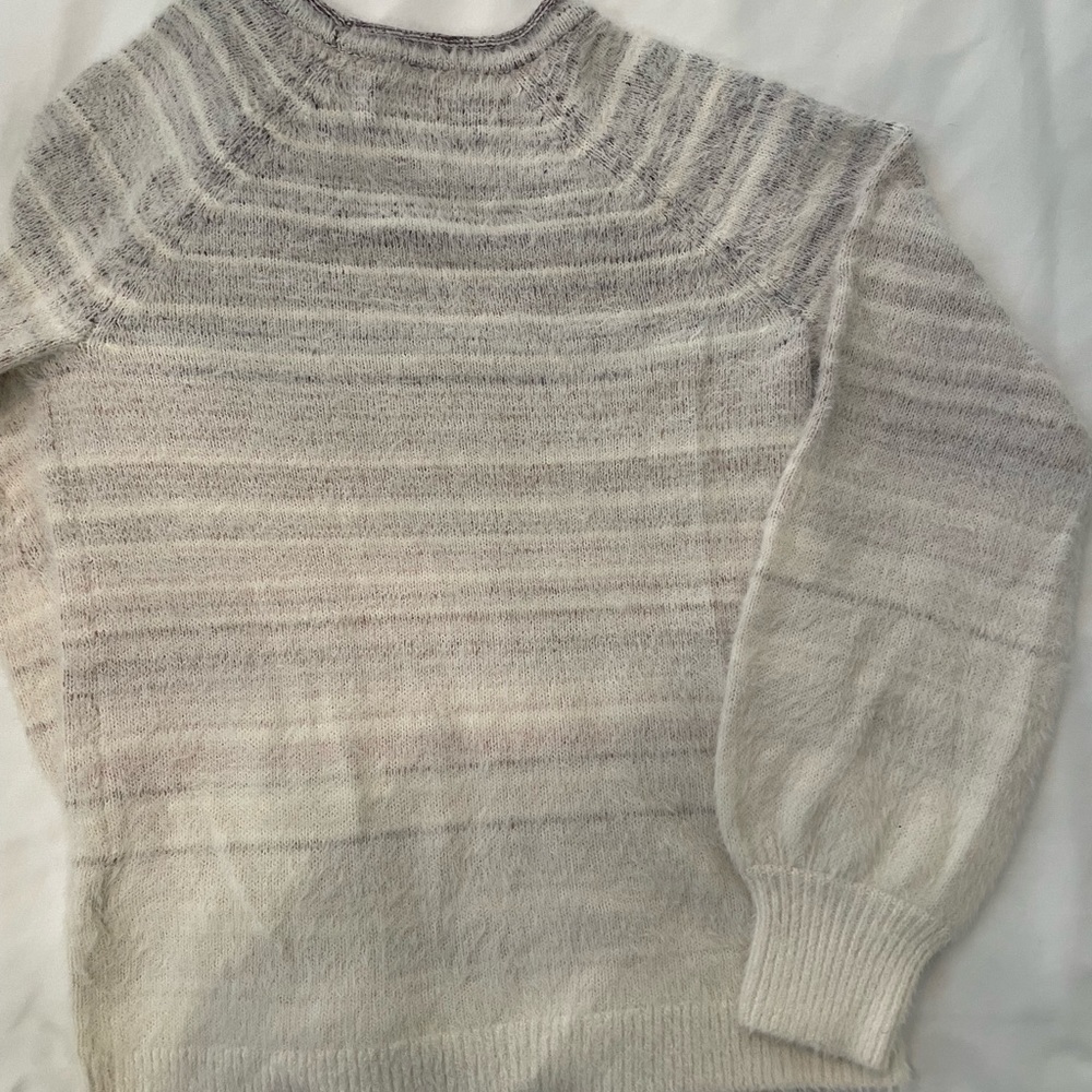 Abercrombie & Fitch cream sweater